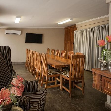 Ivory Tusk Lodge ツァニーン エクステリア 写真