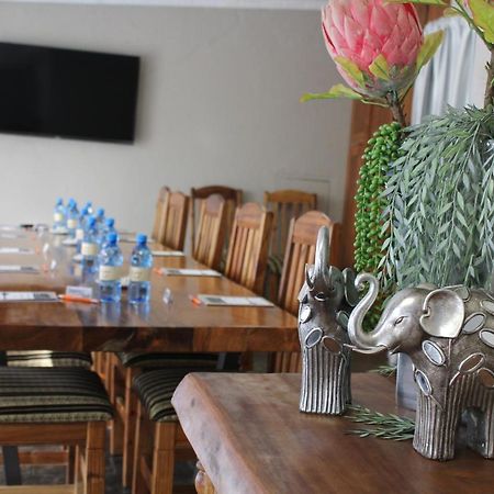 Ivory Tusk Lodge ツァニーン エクステリア 写真