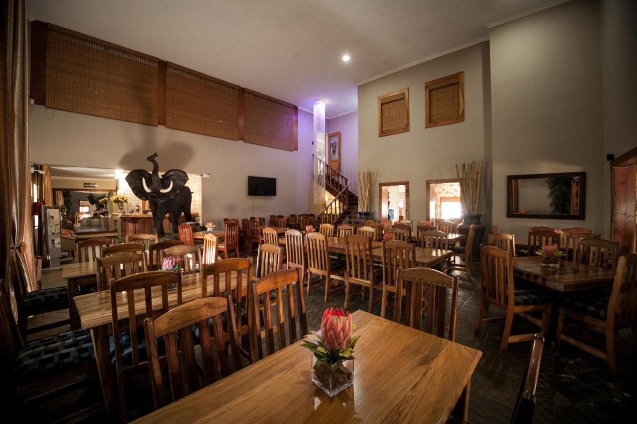 Ivory Tusk Lodge ツァニーン エクステリア 写真