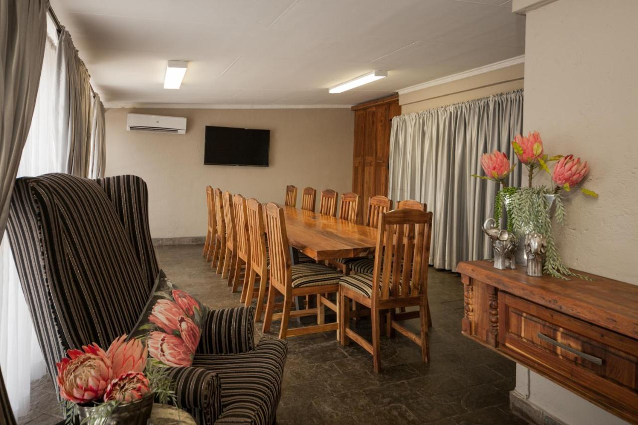 Ivory Tusk Lodge ツァニーン エクステリア 写真