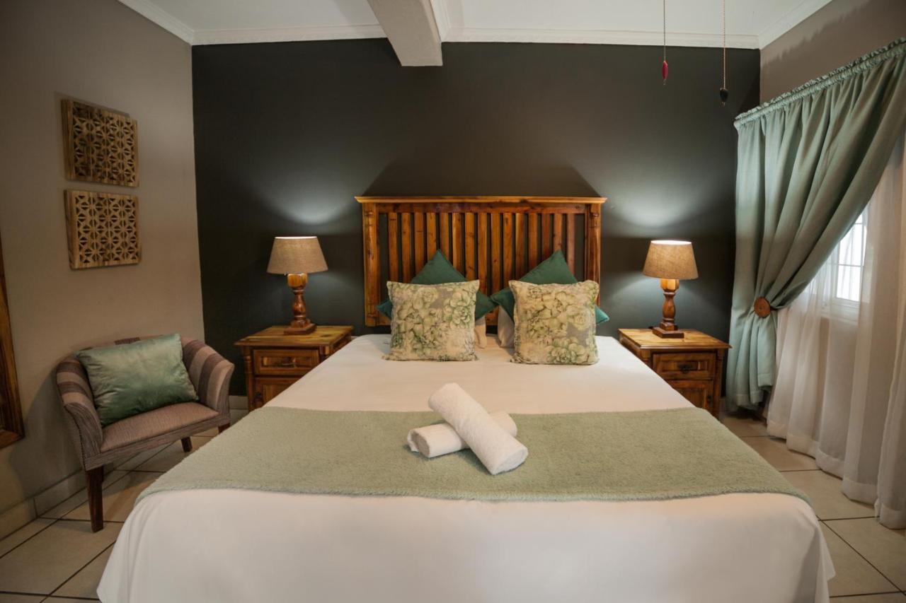 Ivory Tusk Lodge ツァニーン エクステリア 写真