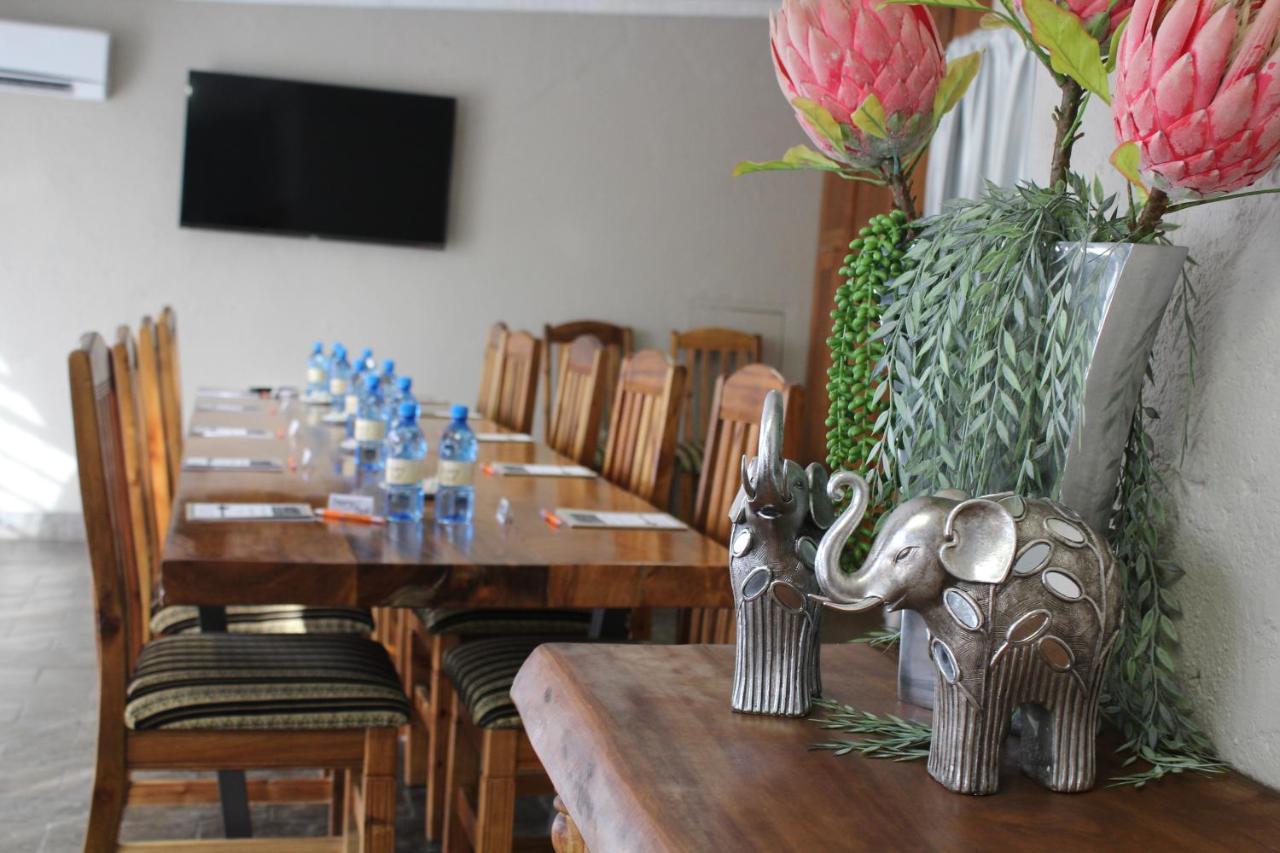Ivory Tusk Lodge ツァニーン エクステリア 写真