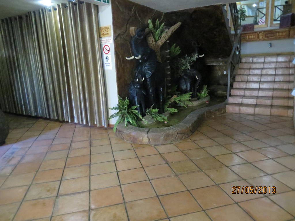 Ivory Tusk Lodge ツァニーン エクステリア 写真